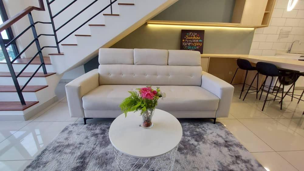 Arte Mont Kiara Host By Host Corner Suites Куала-Лумпур Экстерьер фото